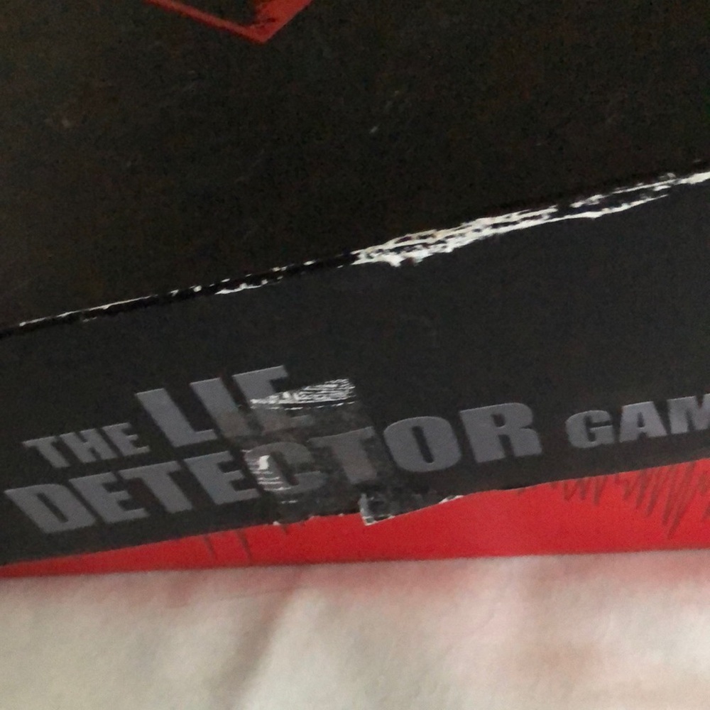 The Lie Detector Game - Black and Red - Picture 6 of 7